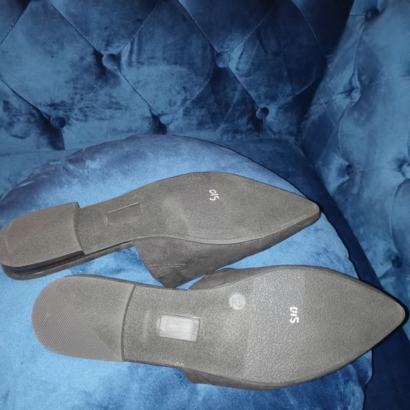 Shoes - Picture 4 of 5